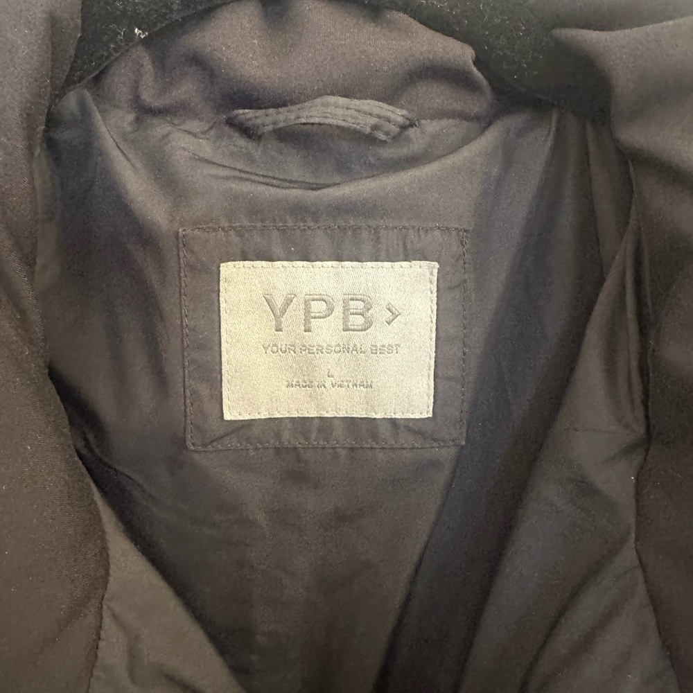Abercrombie & Fitch YPB Black Puffer Jacket - Large - Picture 3 of 5
